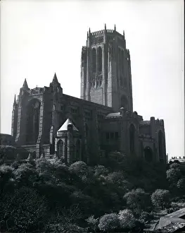 Huddling: Liverpool Cathedral, 750th anniversary