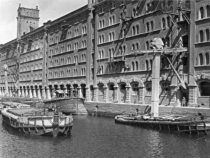 Suction: LIVERPOOL DOCKS 1950S