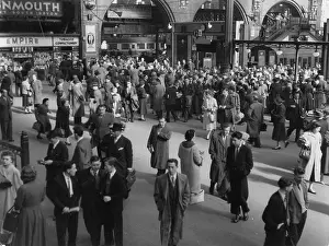 Alan Greeley Collection: LIVERPOOL ST COMMUTERS