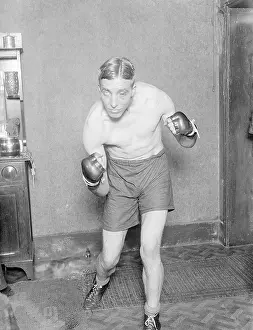 Kneed: LIVING ROOM BOXER