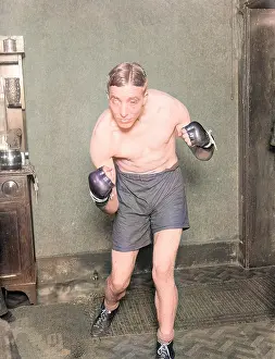 Kneed: LIVING ROOM BOXER