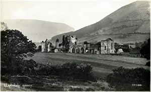 Nant: Llanthony Priory, Brecon Beacons, Wales