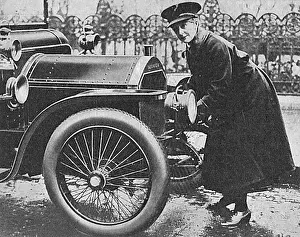 Chauffeurs: Lloyd George's lady chauffeur