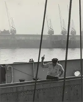 Peddlers: Loader cranes. Loading operations in the Port
