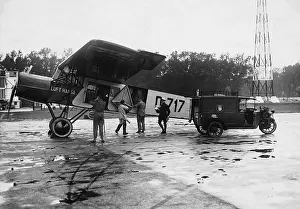 Luft: Loading of airmail in Berlin-Tempelhof, 1926