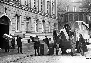 Kreuzberg: Loading ballot boxes, 1933