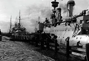 Scarcity: Loading coal onto a German warship, 1914