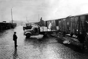 Looted: Loading of food by the NSV, 1940