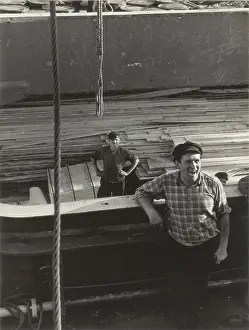 Longshoremen: Loading operation in the Port of Hamburg. Photograph