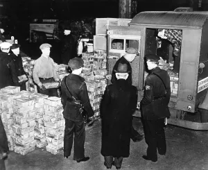 Quantities: Loading of silver bars in New York, 1939