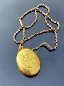 Provenance: Locket owned by Wallace Hartley's fiancee