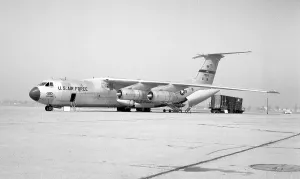 Starlifter: Lockheed C-141A-LM Starlifter 67-0014