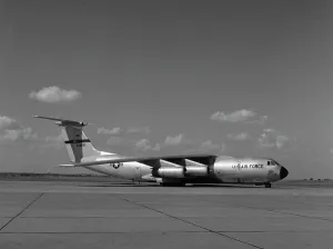 Starlifter: Lockheed C-141A Starlifter 40628 USAF