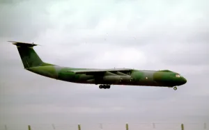 Starlifter: Lockheed C-141B Starlifter