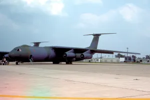 Starlifter: Lockheed C-141B Starlifter