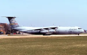 Starlifter: Lockheed C-141B Starlifter 67-0021