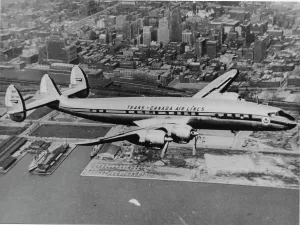 L1049: Lockheed L1049 Constellation Trans Canada, flying