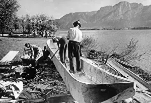 Salzkammergut: Logboat making, 1939