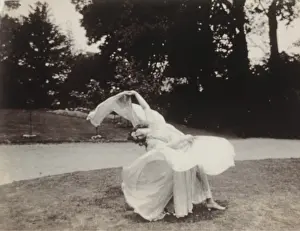 Loie: Loie Fuller in Dance of the lily 1896