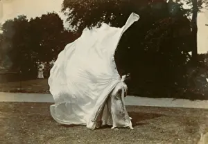 Loie: Loie Fuller dancing