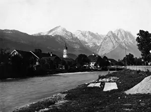 Rises: On the Loisach in Garmisch-Partenkirchen, around 1900