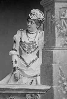 Waisted: Lola Beeth, 1900