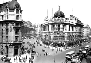 C1920: London, The Aldwych c1920