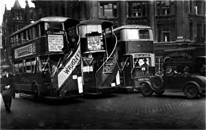 Alighting: LONDON BUSES 1930