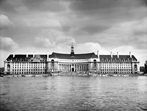 Knott: LONDON COUNTY HALL