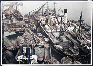 Thriving: LONDON DOCKS 1930S