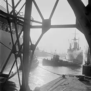 Struts: London Docks