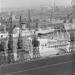 Midground: London Docks