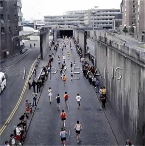 Joggers: LONDON MARATHON 1982