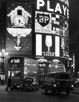 Routemaster: LONDON/PICCADILLY CIRCUS