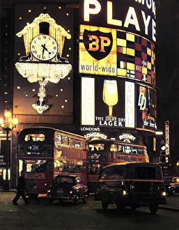 Routemaster: LONDON/PICCADILLY CIRCUS