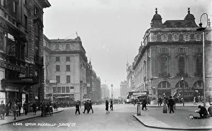 Bustling: London Piccadilly in the Past