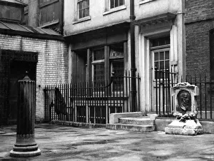 Rapier: LONDON/PICKERING PLACE