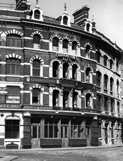 Penniless: LONDON PUB/THE CASTLE