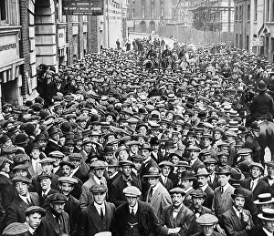 Keen: A London Recruiting Office during WW1