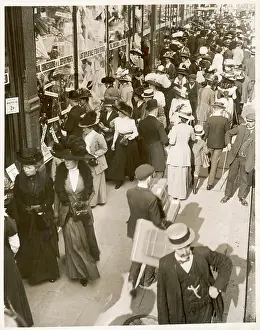 Gainsborough: LONDON SHOPPERS 1908