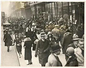 Hustle: London Shoppers - 1930