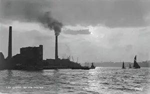 Peeking: London on the Thames