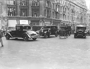 Negotiates: LONDON TRAFFIC 1930S