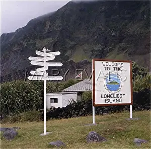 Loneliest: THE LONELIEST ISLAND