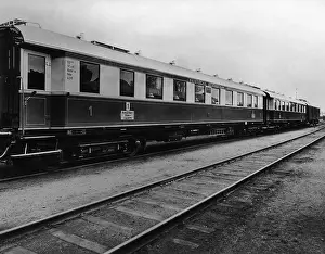 Compartment: Long-distance express train, around the 1930s