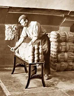 Bundling: Long stool bundling, linen production, Victorian period