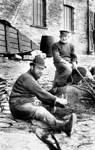 Looe: Looe, Fishermen Mending the Nets 1906