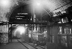 Seam: Look into a tunnel, 1934