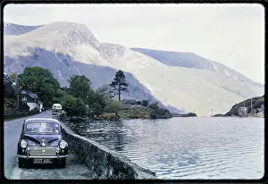 Nant: Looking north-west across Llyn Ogwen towards Yr Hafod
