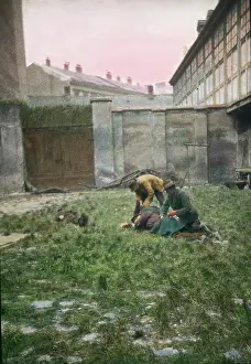Mugging: Two looters of corpses